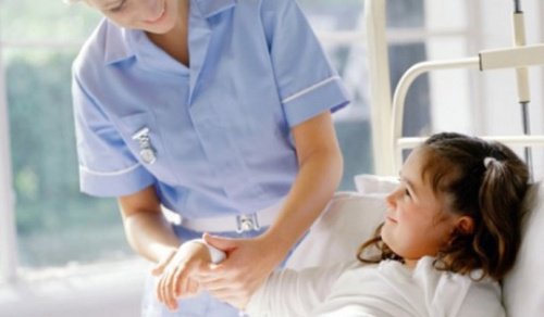 Dziewczynka i pielęgniarka