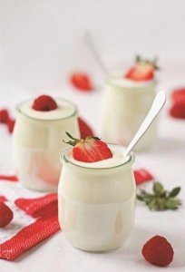 Jogurt - dlaczego warto włączyć go do posiłków?