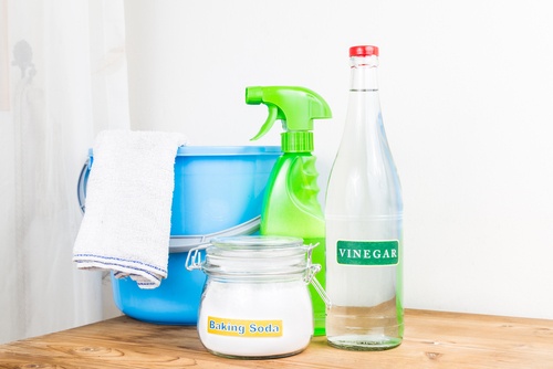 Detergenty i ocet na ubrania skurczone w praniu