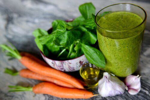 Smoothie szpinakowo marchewkowe