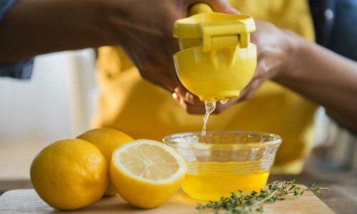 Świeży sok z cytryny