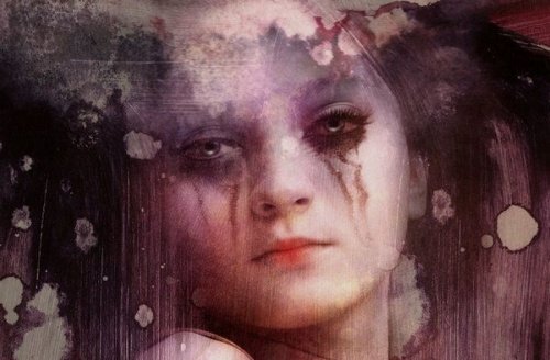 Dziewczyna z rozmazanym od łez makijażem