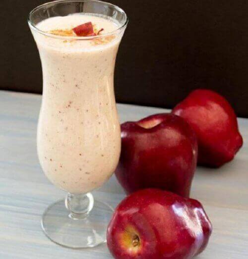 czerwone jabłka smoothie