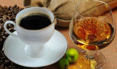 Kawa  i brandy alkohol