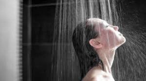 Prysznic – odkryj kiedy i dlaczego powinnaś go brać