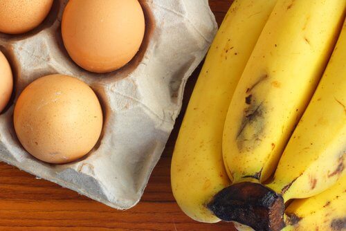 Banany i jajka na naleśniki