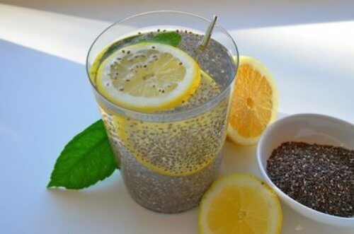 Lemoniada z nasionami chia