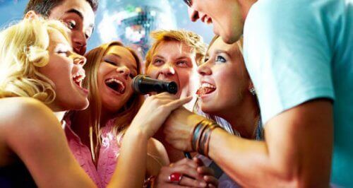 karaoke w gronie przyjaciół