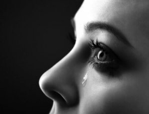 Płakanie i łzy - czemu właściwie służą?