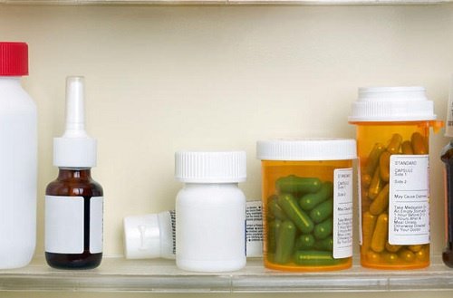 Leki na zaburzenie dwubiegunowe stojące na półce