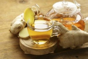 Napar z imbiru i aloesu - naturalny środek wzmacniający