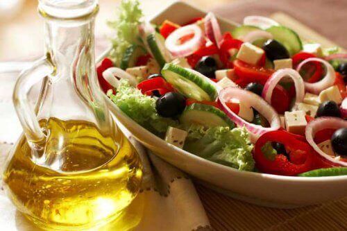 sałatka i oliwa - dieta dobra na serce