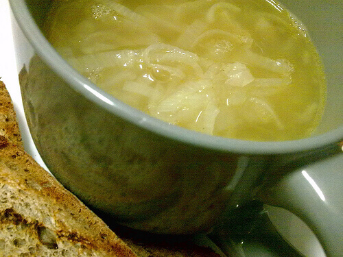 garnek zupy cebulowej - lekkie obiady