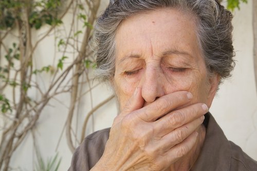Lucerna leczy anemię - ziewająca kobieta