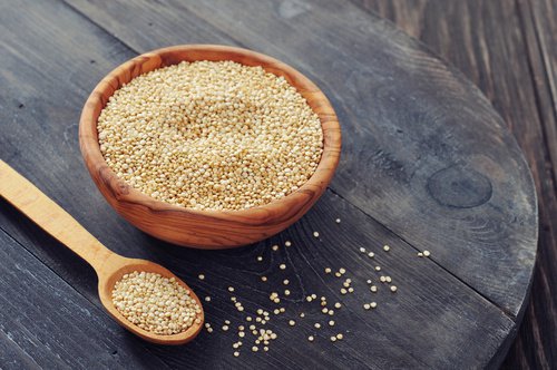 Quinoa - komosa ryżowa na tłuszcz na brzuchu