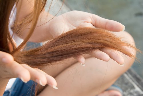 9 porad na rozdwajające się końcówki włosów