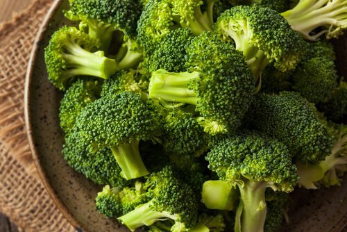 Brokuły - jedz, jeśli masz siwe włosy