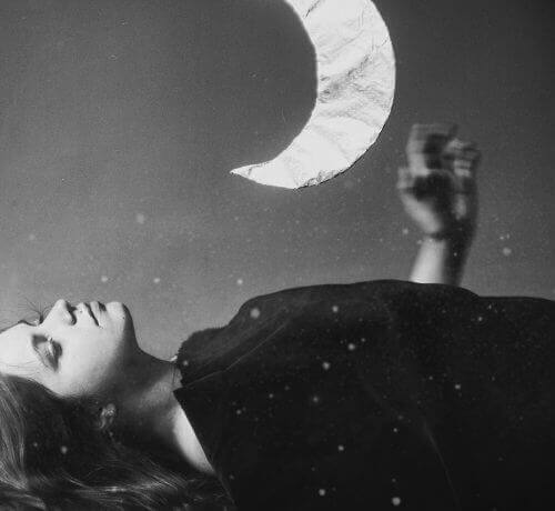 Kobieta i księżyc