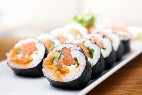 Sushi na talerzu