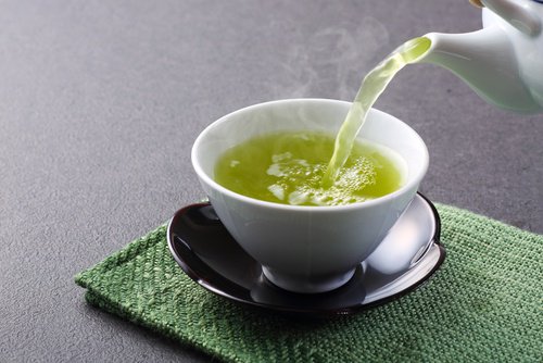 Zielona herbata w filiżance