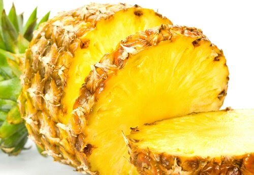 Pocięty na plastry ananas