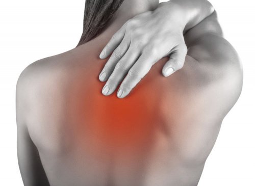 Ból mięśni pleców u kobiety
