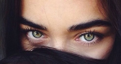 Kobieta o zielonych oczach