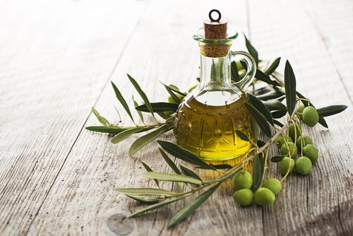 oliwa z oliwek na piękne rzęsy