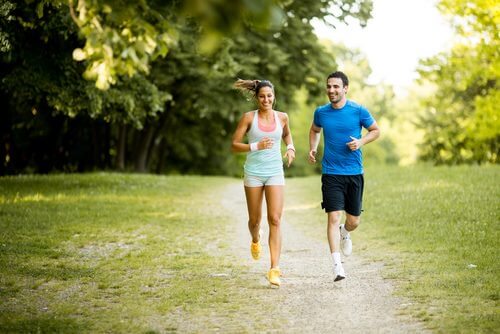 Para uprawiająca jogging