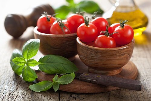 Pomidory z bazylią i oliwą