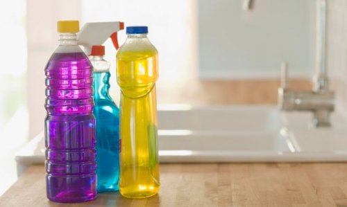 plastikowe butelki po środkach czystości