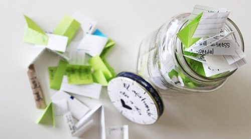 Karteczki z życzeniami, i słoik szczęścia