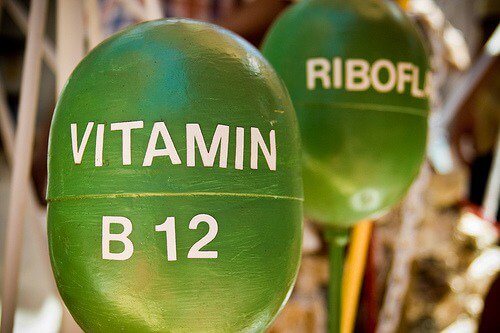 Niedobór witaminy B12 – czym się objawia?