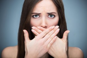 Wyeliminuj przykry zapach z ust, dzięki tym 3 płukankom