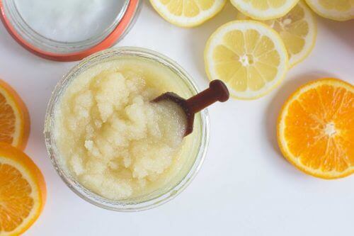 Soda oczyszczona – 5 sposobów na złuszczanie skóry