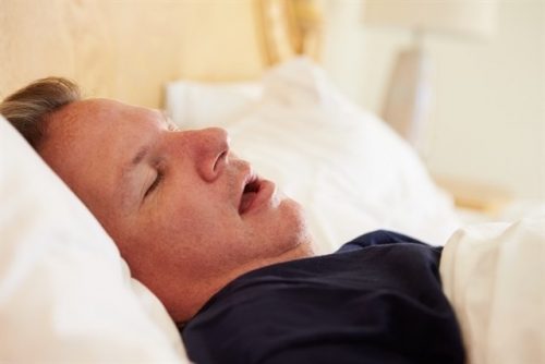 Drzemiący Mężczyzna a fazy snu