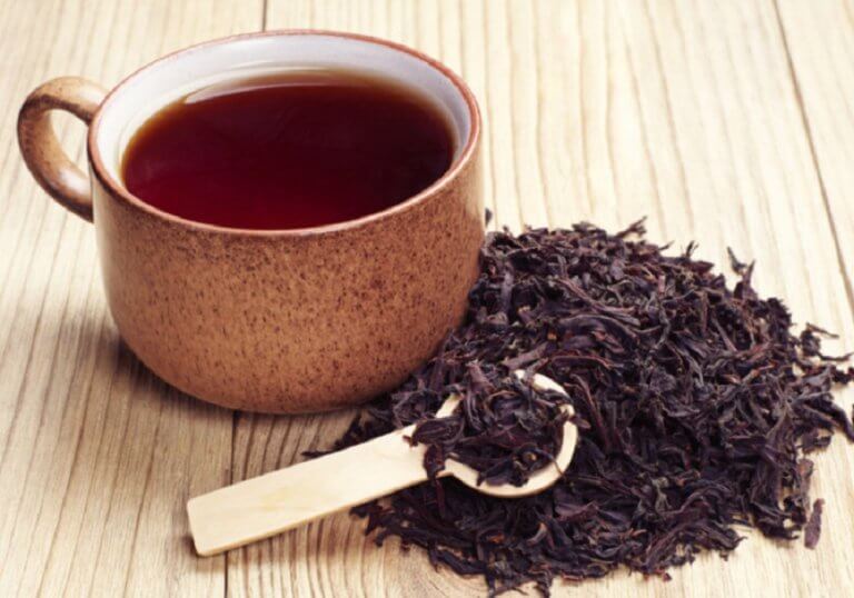 Czarna herbata na nieprzyjemny zapach pod pachami