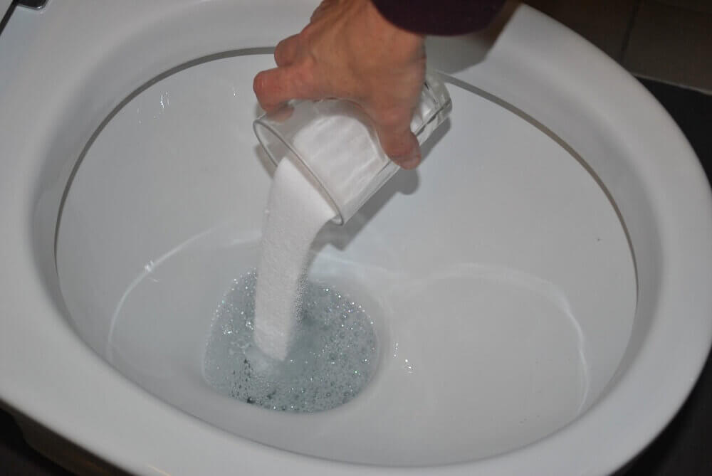 Czyszczenie toalety a środki czyszczące