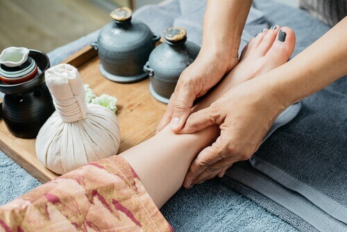 masaż łagodzący bóle stawów
