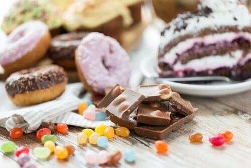 słodycze mogą powodować ból brzucha