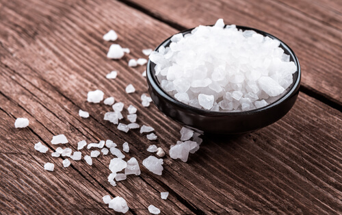 wyczerpanie nadnerczy a unikanie soli - sól gruboziarnistwa w miseczce