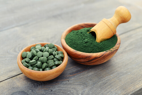 Spirulina w proszku i tabletkach
