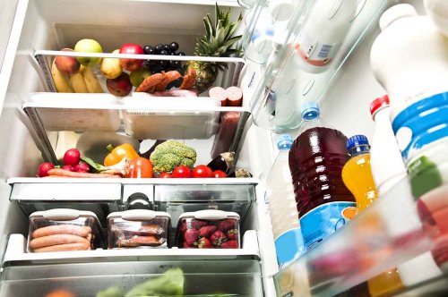 Wnętrze lodówki, zywnosc vitamina c cytryna
