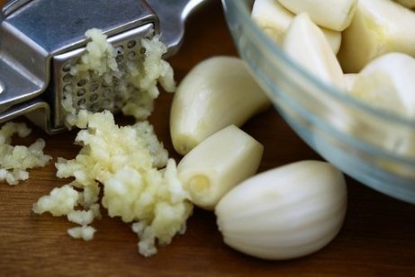Ząbki czosnku przeciwzapalny produkt