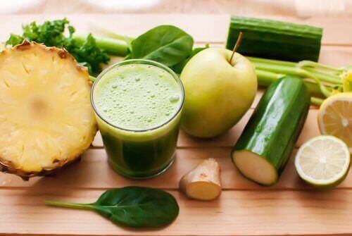 smoothie z zielonych warzyw i owoców - zdrowe zielone koktajle