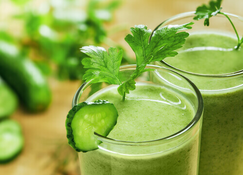 Zielony napój korzystny dla wątroby