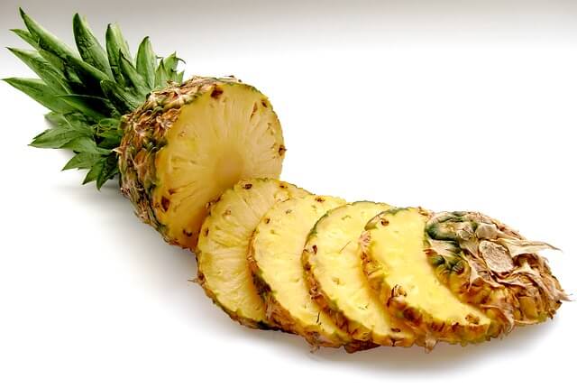Ananas zawiera bromelinę, ale też neutralizującą ją histaminę. Alergia