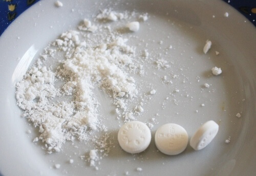 Aspiryna - rozgniecione tabletki na maskę na problemy skórne