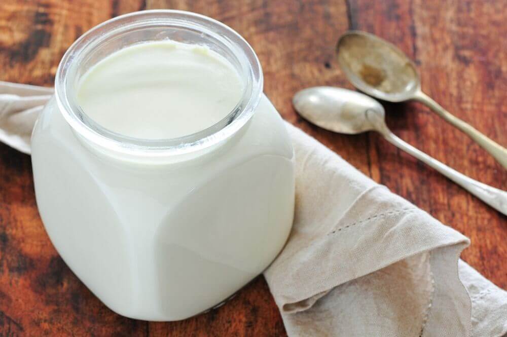Jogurt naturalny wybieli ciemne plamy na szyi