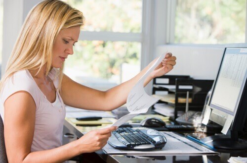 praca biurowa s opuchlizna rąk